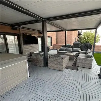 Altanka z metalowym dachem z twardym dachem